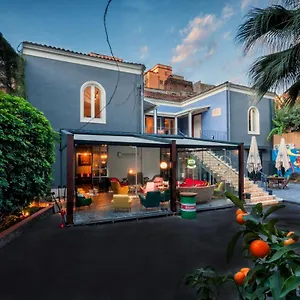 Hostal The Yard, CTA